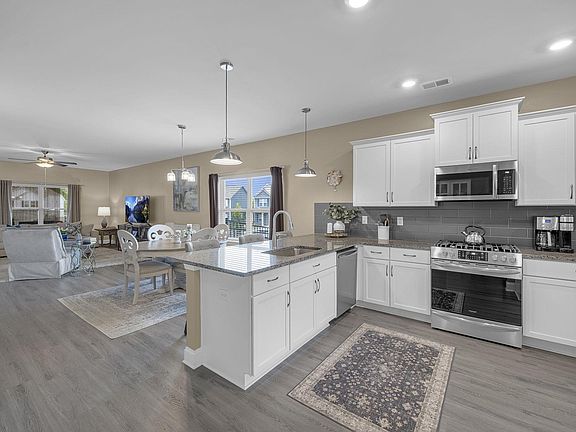4th image of 61 Woodcross Dr