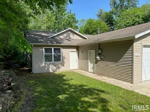 1221 N Lindbergh Dr, Bloomington, IN 47404