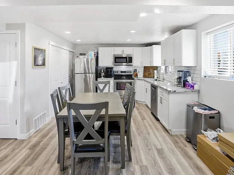 3306 N Fairfield Rd — Photo 3