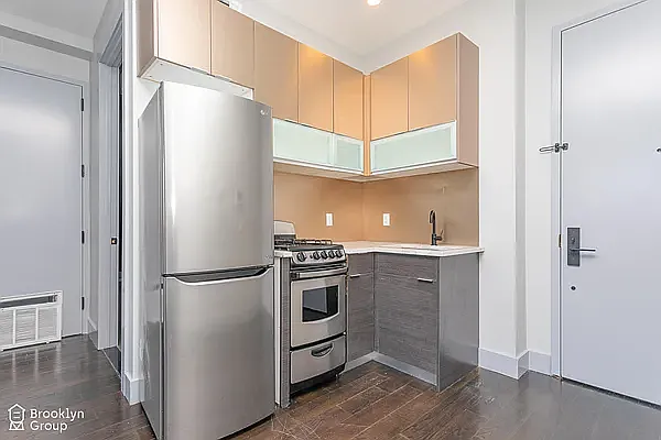 56 Box St #5A — Photo 2