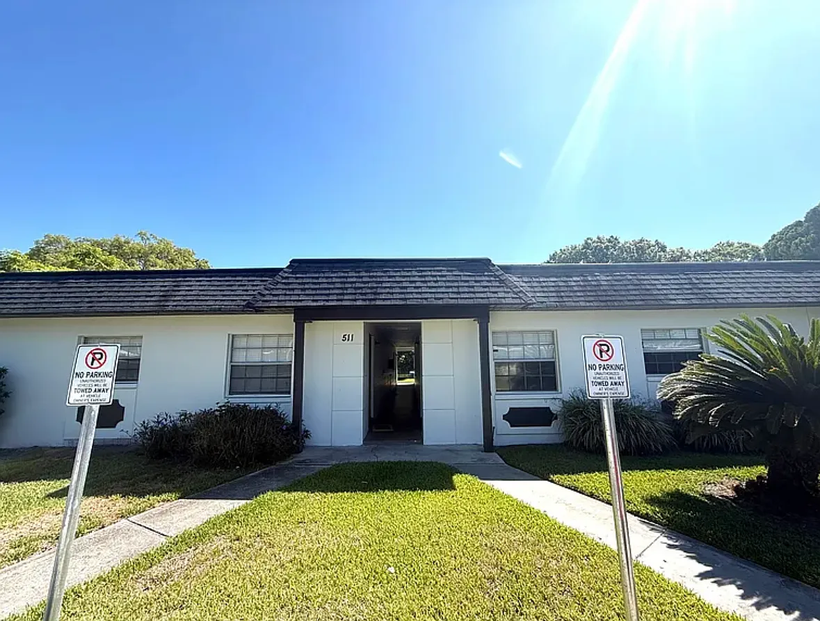 2 bed, 1.5 bath, 875 sqft, $1,399 — Photo 1