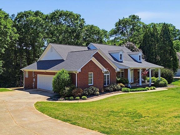 3rd image of 32 Riverfront Ln