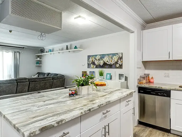 Parkwood Apartments — Photo 1