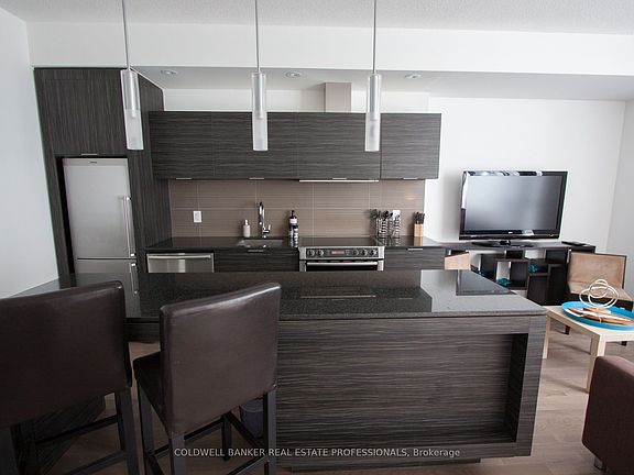 3rd image of 8 Charlotte St #513