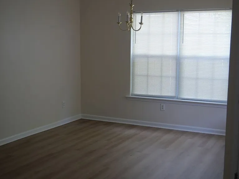 313 Holmes Blvd — Photo 3