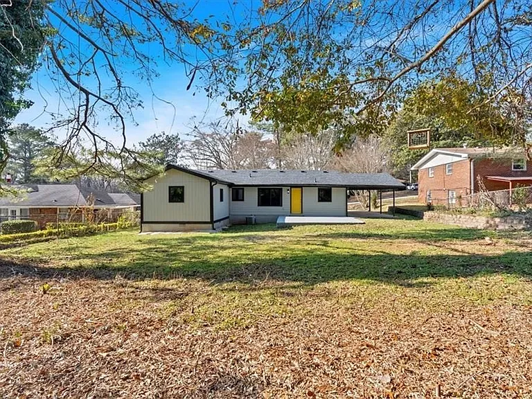 2142 Cloverdale Dr — Photo 18