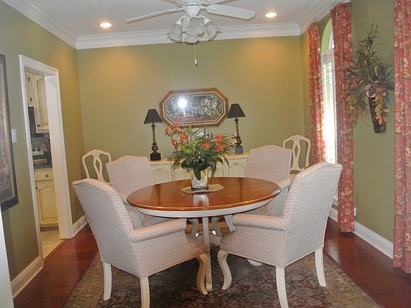 Master Bath : Granite double sink counter tops
