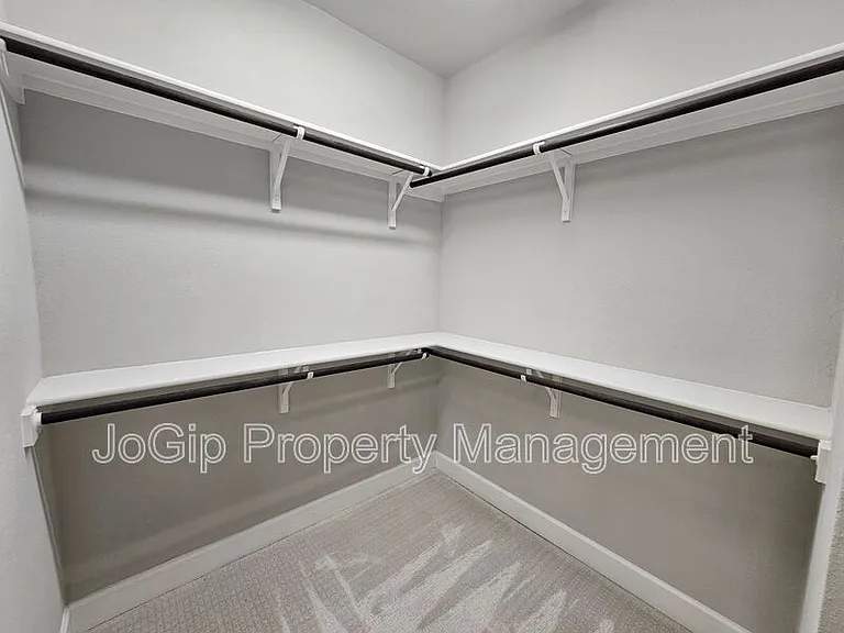 1740 Jamestown Dr — Photo 36
