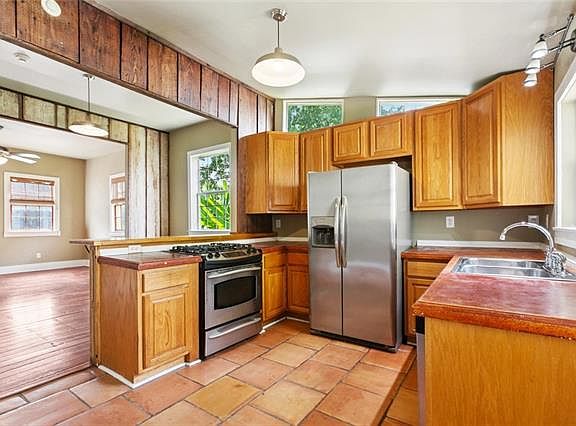 5th image of 614 General Pershing St
