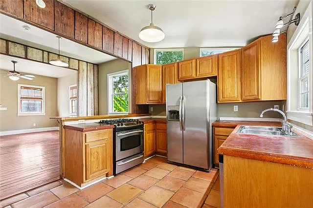 614 General Pershing St — Photo 5