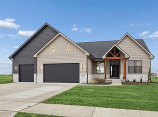 1201 Lakeview Cir NW, Bondurant, IA 50035