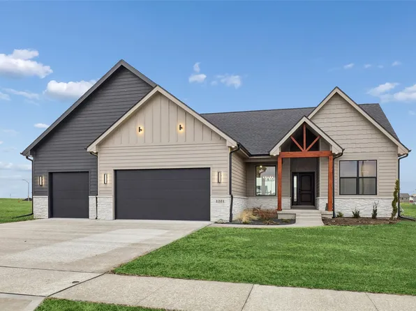 1201 Lakeview Cir NW, Bondurant, IA 50035