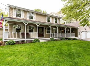 1 Carltons Trl, Smithfield, RI 02917