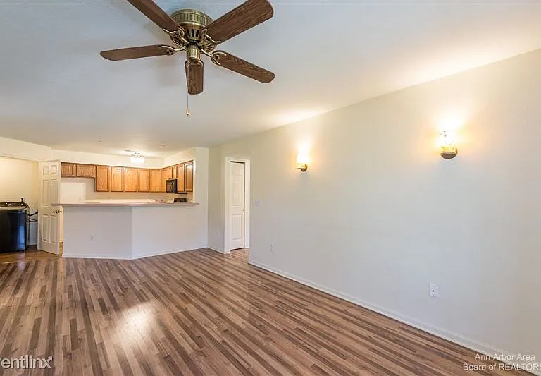 1381 Millbrook Trl #1 — Photo 3