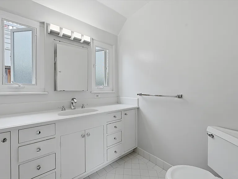 20 Kent Pl — Photo 30