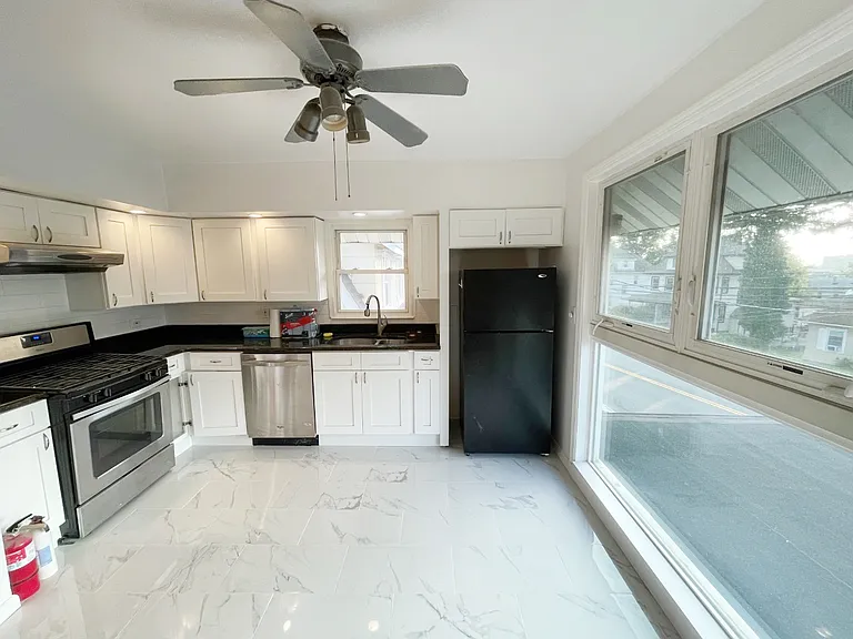240 Grand Ave #2 — Photo 5