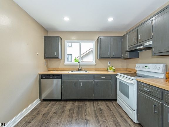 4th image of 15277 Aspen Ct
