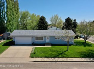 326 7th St SE, Dickinson, ND 58601
