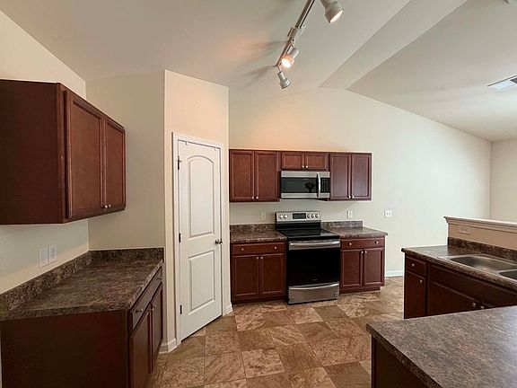 5th image of 2614 Honeysuckle Dr