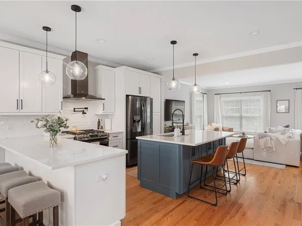 105 Hunting Hill Dr, Cumberland, RI 02864