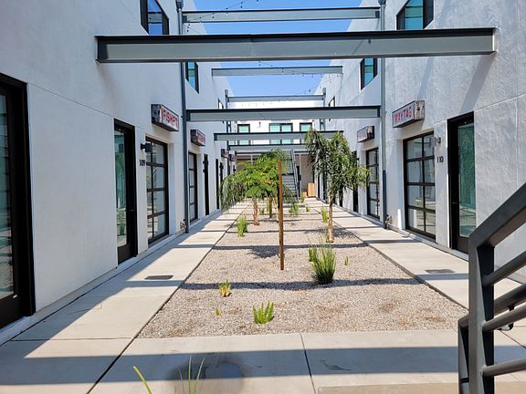 4th image of 902 S 6th Ave #302