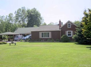 3652 Ewings Rd, Lockport, NY 14094