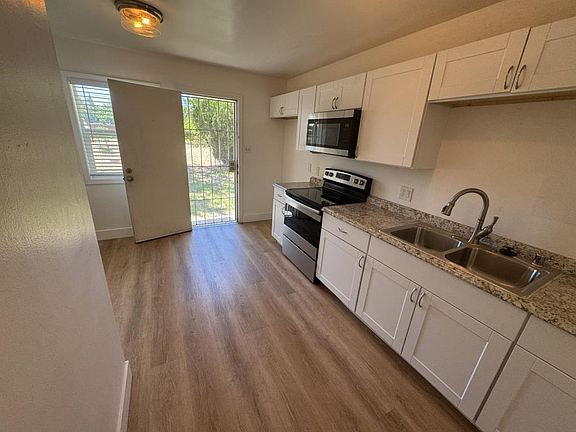 3rd image of 80 Arden Cir