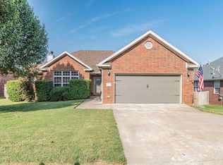 604 SW Duke Ave, Gravette, AR 72712