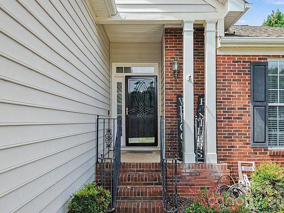 2nd image of 4017 Guilford Ct NW
