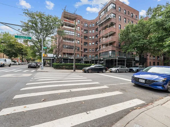 69-60 108th St #503, Queens, NY 11375