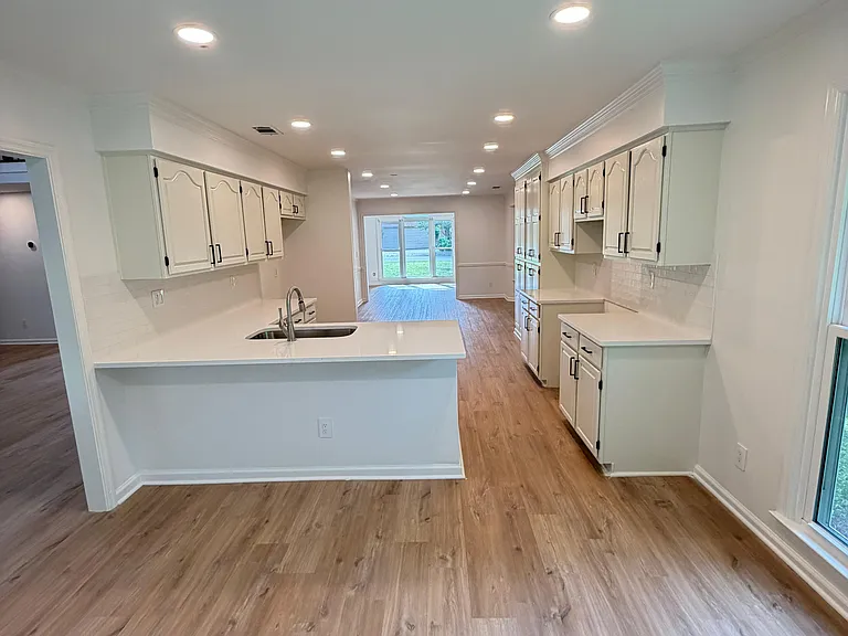 215 Glen Holly Dr — Photo 7