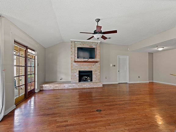 3rd image of 2381 Torrey Pine Dr