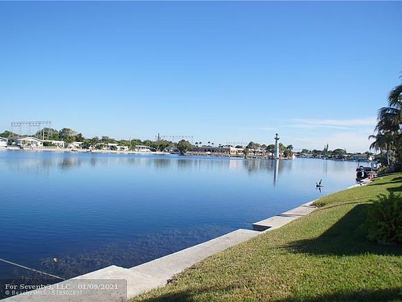 2nd image of 2957 Lakeshore Dr