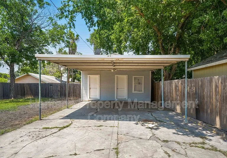 1031 Schley Ave — Photo 9