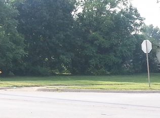 902 Marshall St, Paris, IL 61944