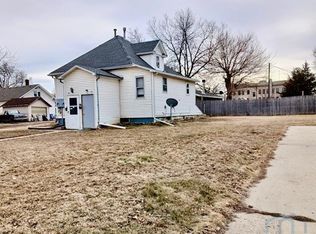 216-218 W Cedar St, Vermillion, SD 57069