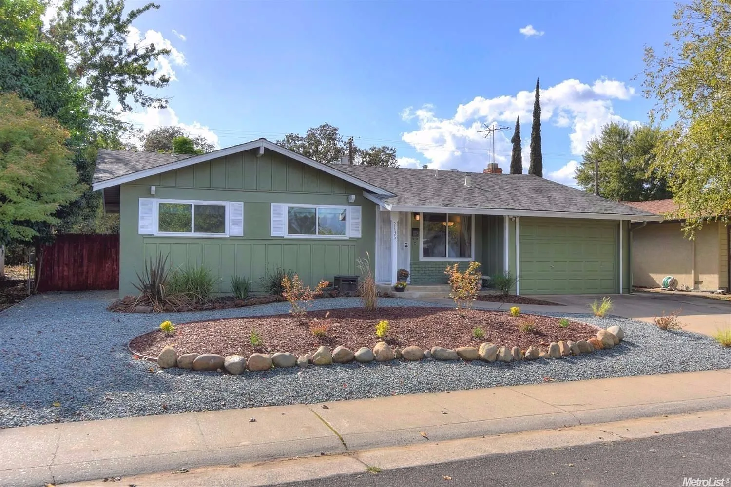 2436 Glenfaire Dr photo 1