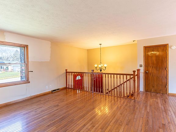 4th image of 4317 Applewood Ln