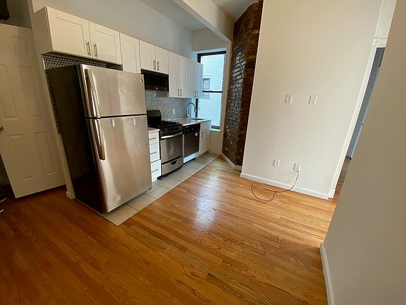 2nd image of 171 W 4th St APT 11