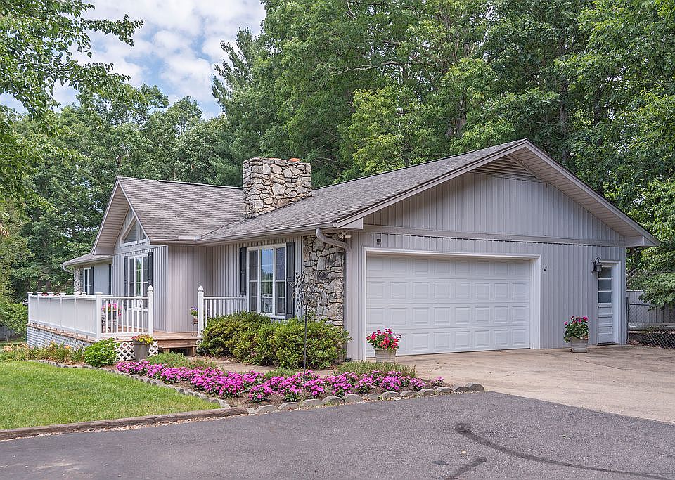 1st image of 30 Morning Glory Ln