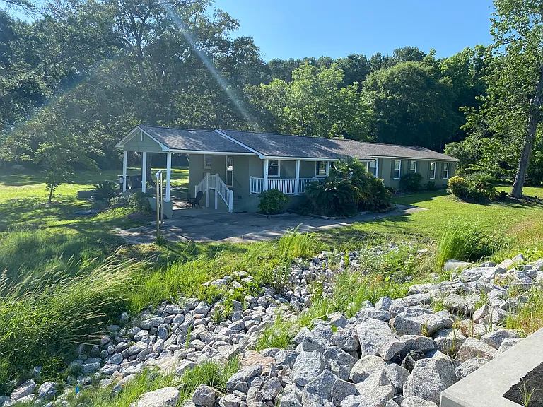 1300 Beach Dr — Photo 1