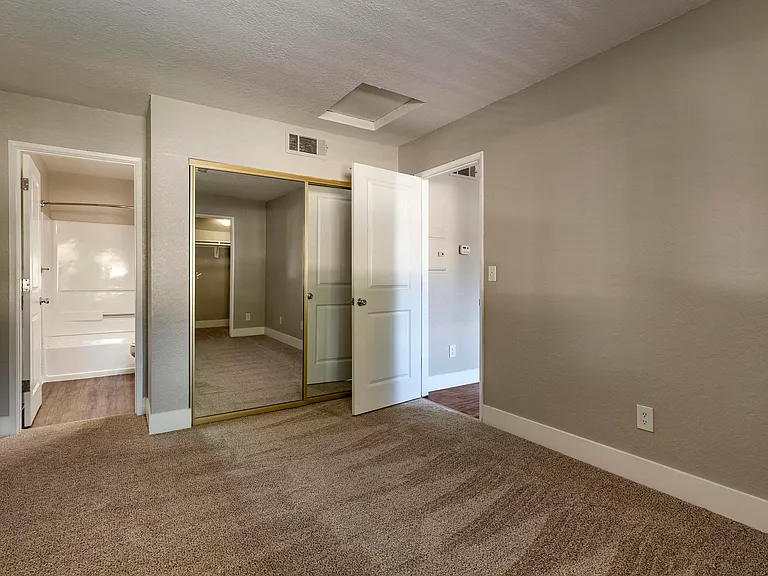 Portofino Apartments — Photo 21