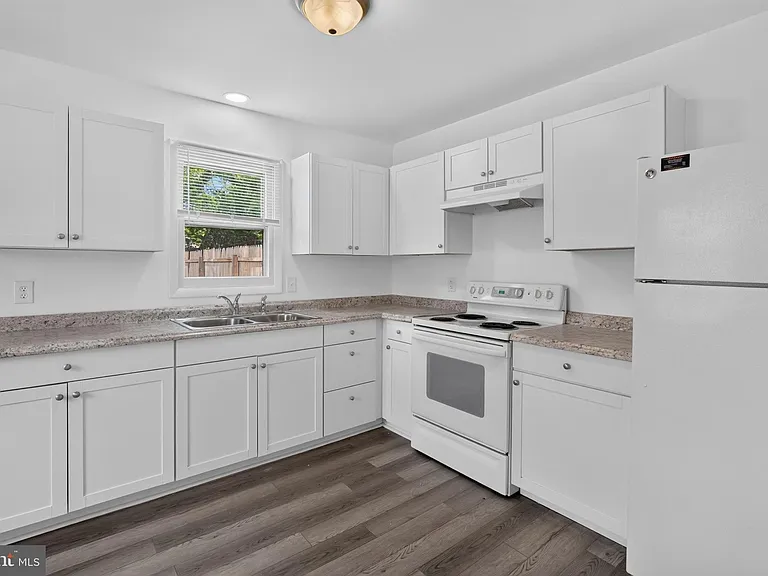 351 Calvert St — Photo 8
