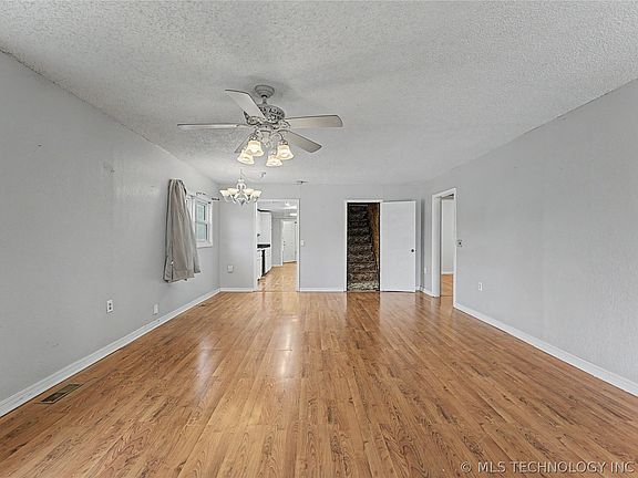 5th image of 407 N Main St