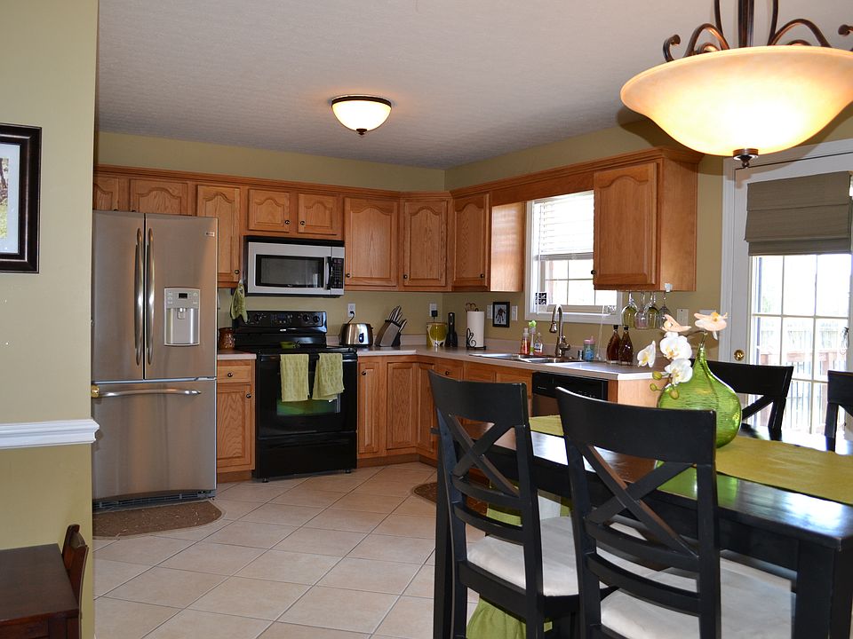 1st image of 131 Ivy Dr