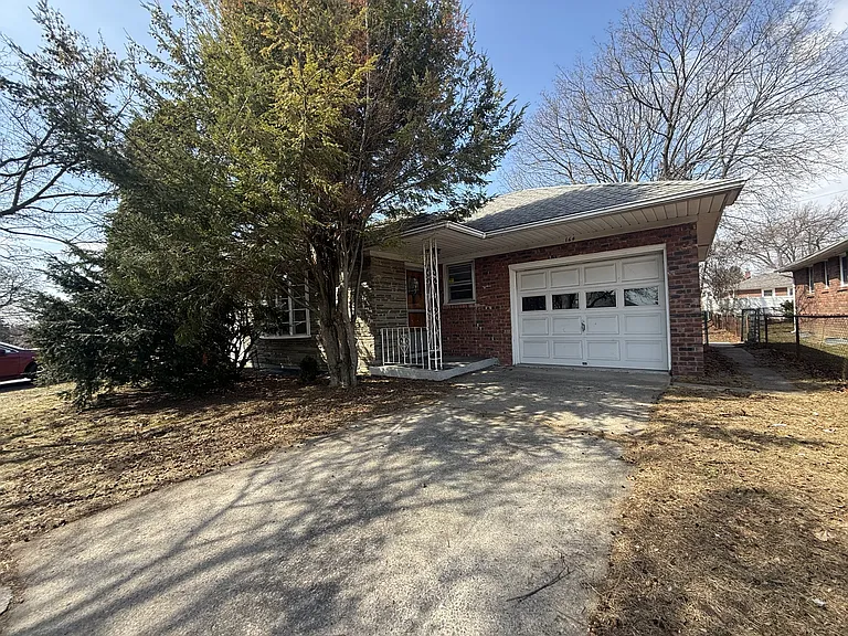 164 Terrace Ave — Photo 1