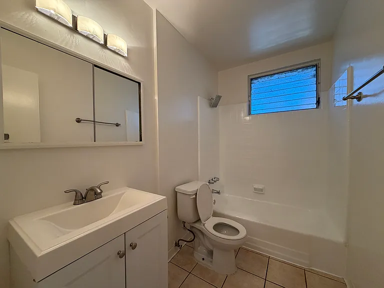 5011 Maplewood Ave #8 — Photo 6