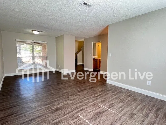 4 bed, 2.5 bath, 1950 sqft, $1,445 — Photo 4