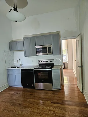 4111 Pine St #1F Photo 1