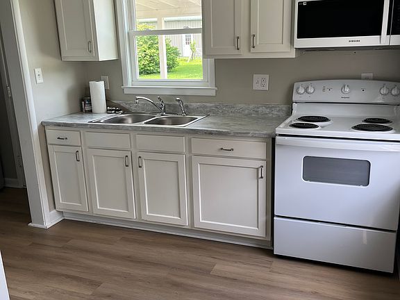 2nd image of 772 Mead St